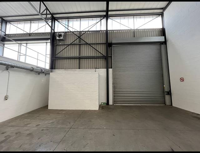 518M² WAREHOUSE TO LET IN STIKLAND INDUSTRIAL
